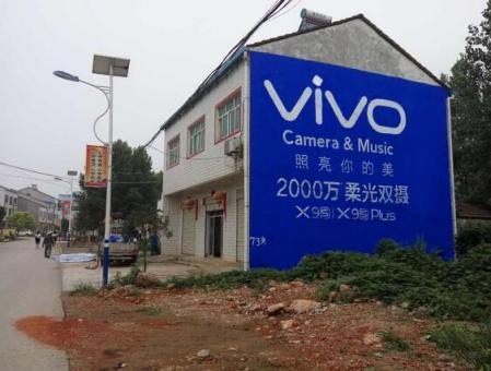 启东刷墙广告和喷绘墙体广告哪个效果好？