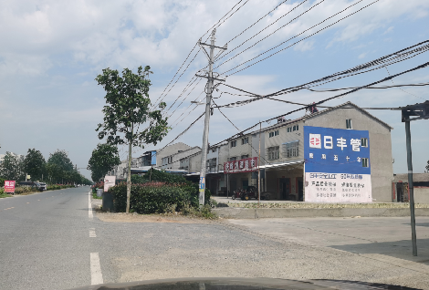 启东如何能保证墙体广告的醒目性？