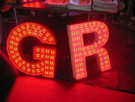 启东LED发光字常见的安装误区。